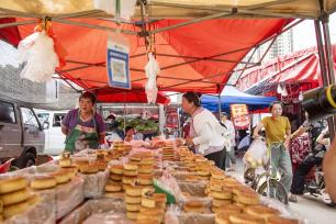 山东青岛：灵山卫大集烟火气十足