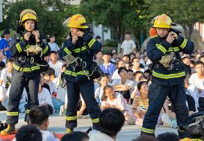 湖北襄阳：消防安全进校园