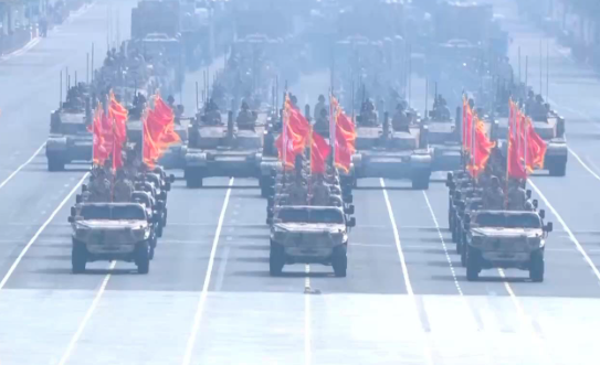 80面英雄的旗帜承载历史荣光浩荡而来