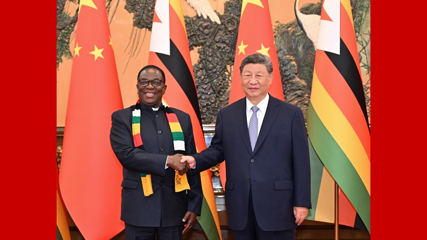 习近平会见津巴布韦总统姆南加古瓦