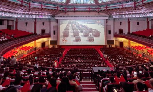 华侨华人看九三阅兵：震撼于实力，自豪于和平