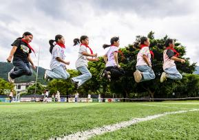 贵州从江：小学生课间跳长绳