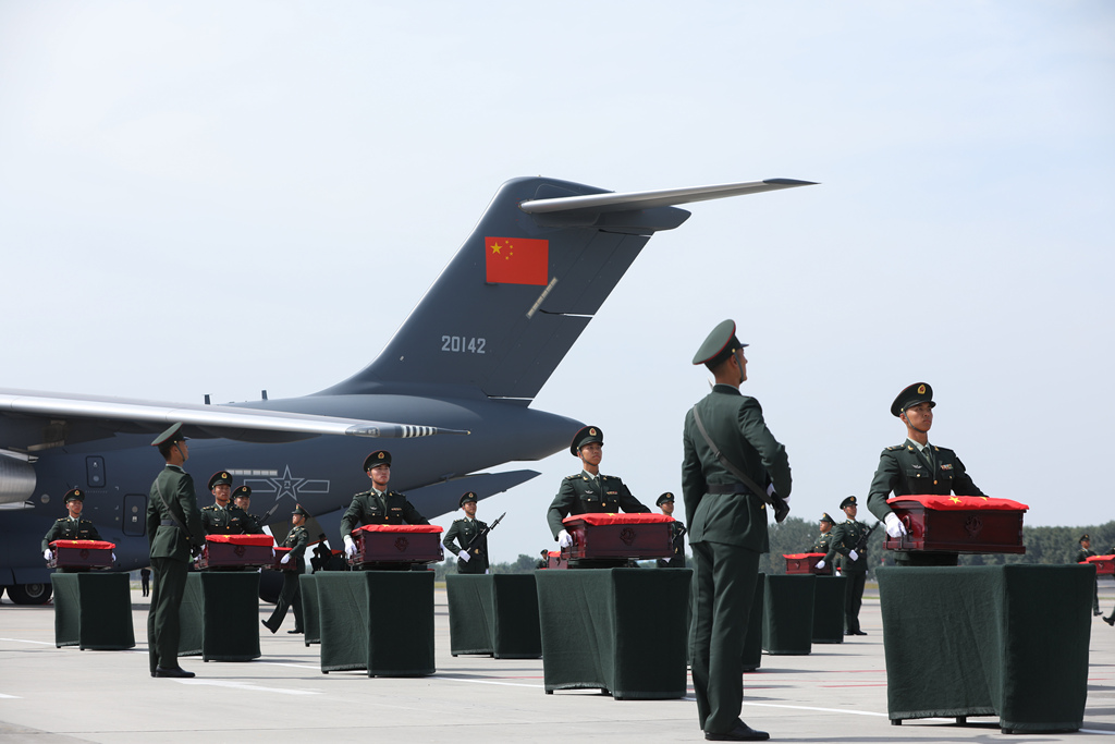 第十二批30位在韩中国人民志愿军烈士遗骸回到祖国