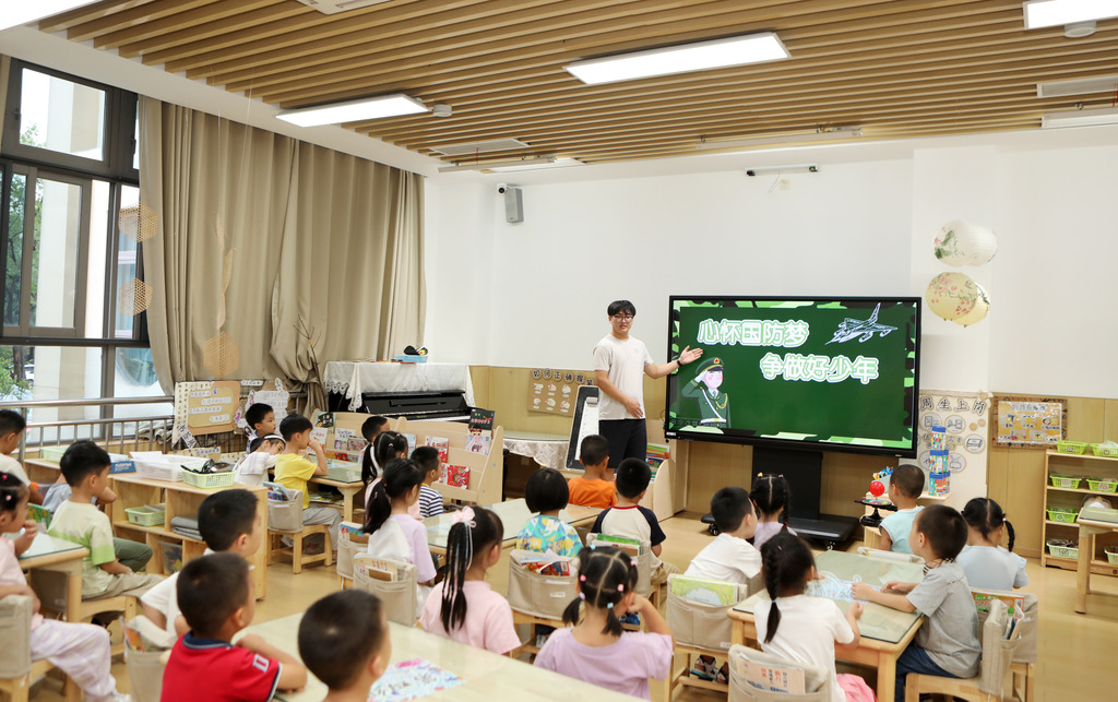 重庆：小朋友学习国防知识