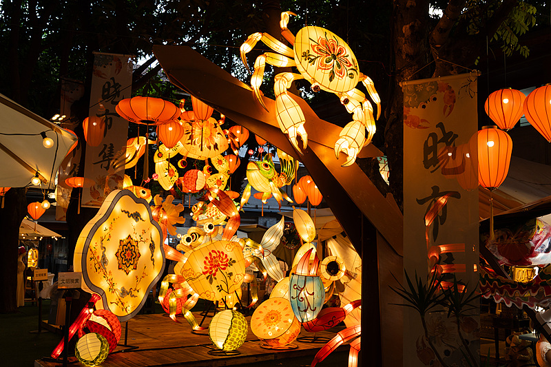 佛山：中秋花灯提前“上线”