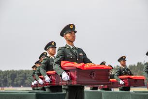 第十二批30位在韩中国人民志愿军烈士遗骸回到祖国