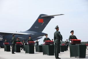 第十二批30位在韩中国人民志愿军烈士遗骸回到祖国