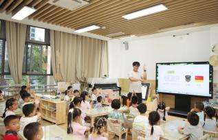 重庆：小朋友学习国防知识