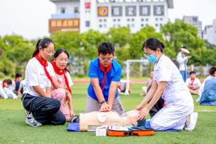 江苏扬州：急救知识进校园