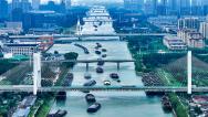 江苏扬州：京杭大运河船舶往来穿梭