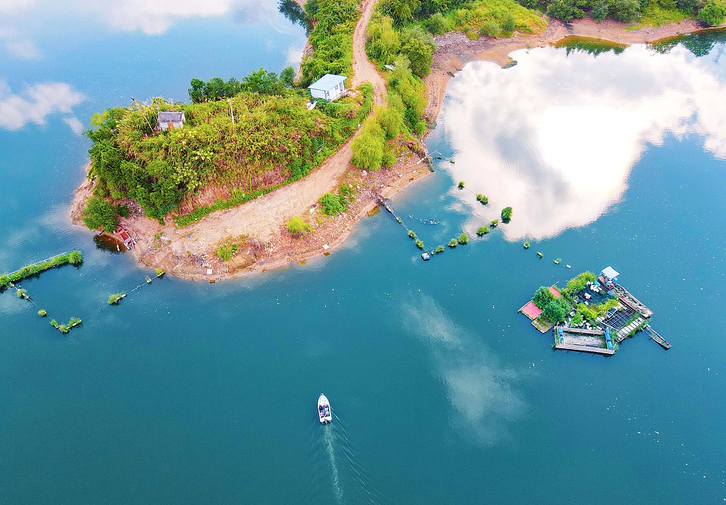 安徽安庆：工作人员全方位巡护湖泊