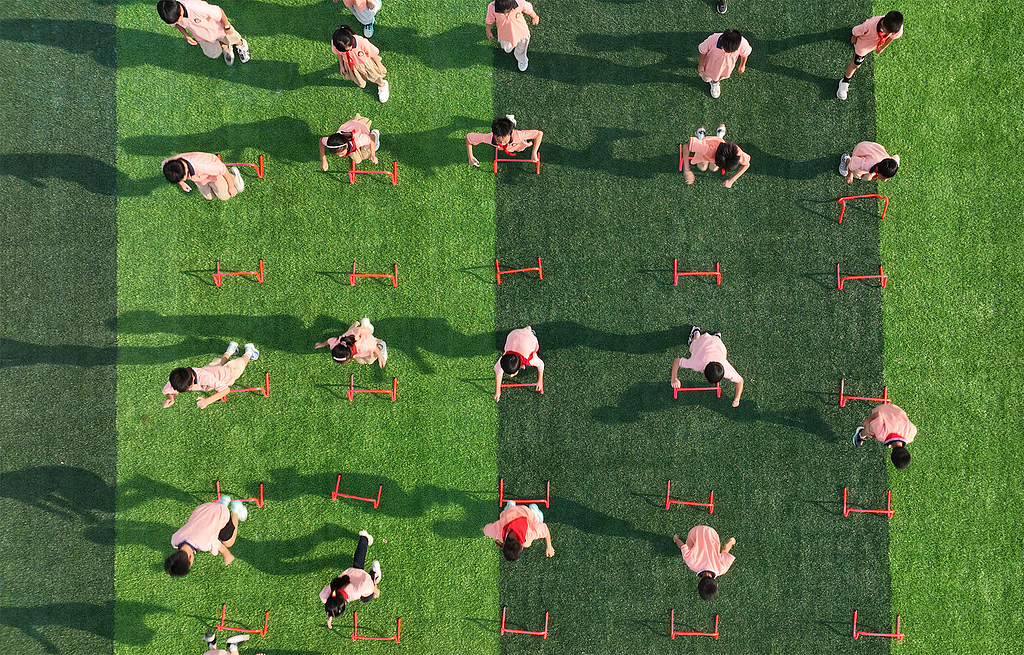 江西万载：小学生乐享课间时光