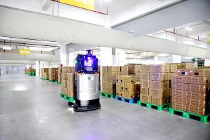 江西吉安：智能分拣车有序作业