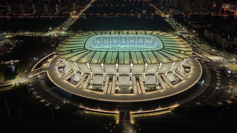 昆山奥体中心开展灯光测试迎“苏超”