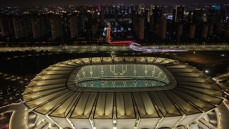 昆山奥体中心开展灯光测试迎“苏超”