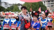 贵州丹寨：非遗巡游展演绽放多元魅力