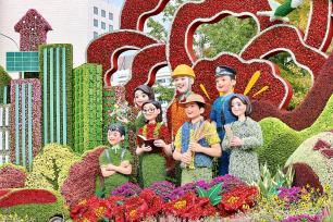 北京：长安街主题花坛完成国庆元素“换装”