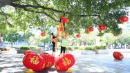 广东东莞：街头大红灯笼高挂 喜庆氛围拉满