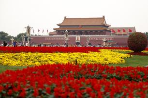 天安门广场花团锦簇 节日氛围浓厚