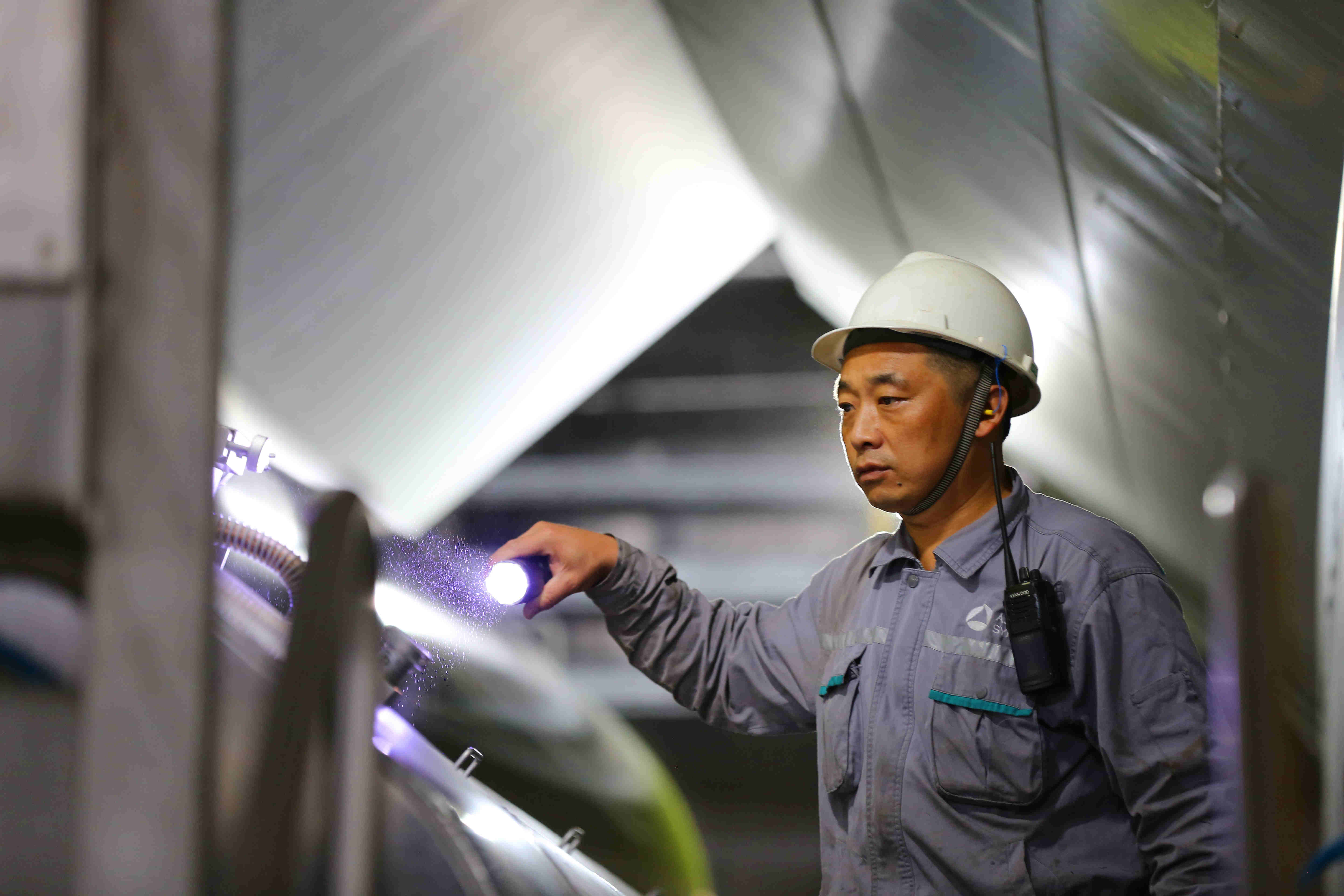 山东日照：文化用纸生产线持续运转