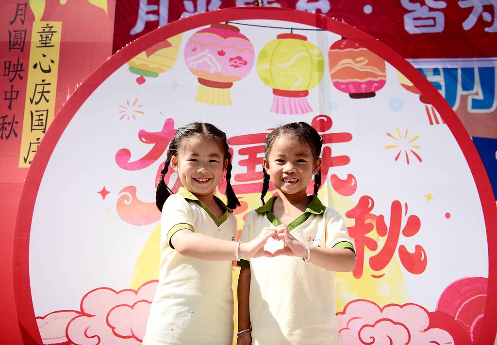 贵州从江：幼儿园多彩活动迎“双节”