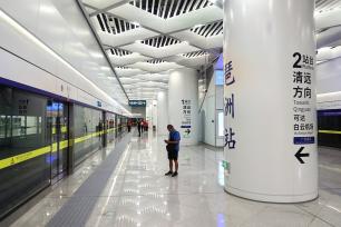 广东广州：琶莲城际铁路开通运营