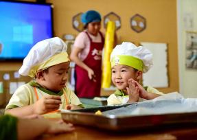 贵州从江：幼儿园多彩活动迎“双节”