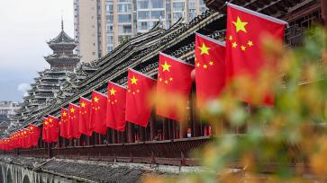 贵州铜仁：五星红旗飘扬迎国庆