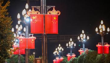 贵州铜仁：五星红旗飘扬迎国庆