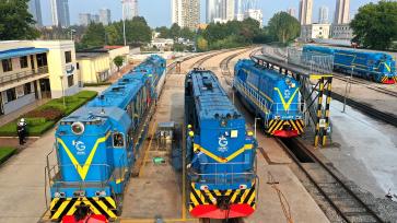 山东日照：节前机车“全面体检”保动力