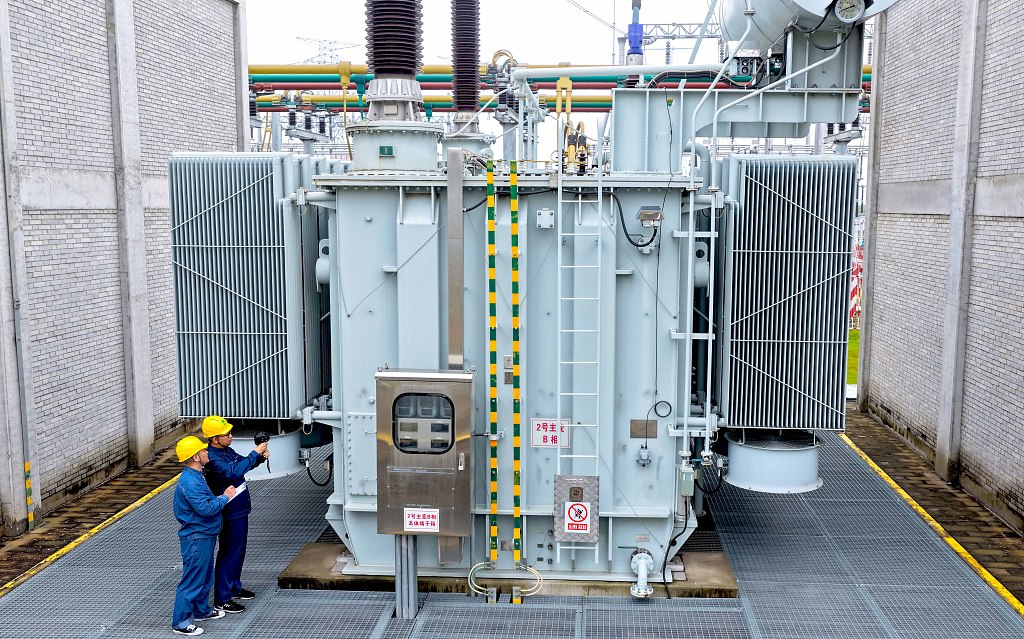 安徽亳州：智能机器人助力电力巡检