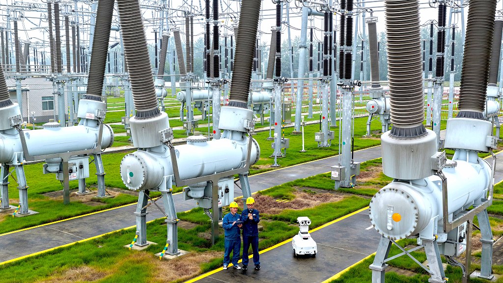 安徽亳州：智能机器人助力电力巡检