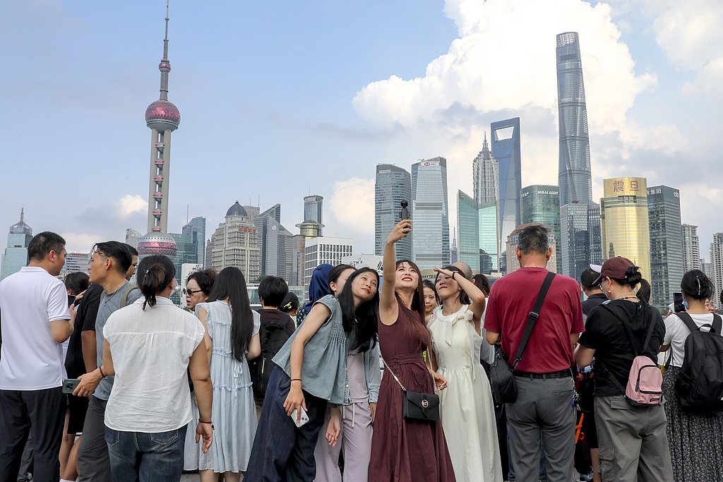 上海：南京路步行街、外滩游人如织