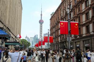 上海：南京路步行街、外滩游人如织