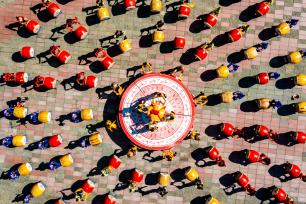 湖南吉首：民俗风情表演引客来