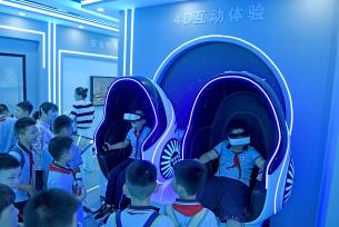 安徽淮南：小学生走进实验室 感受科技魅力