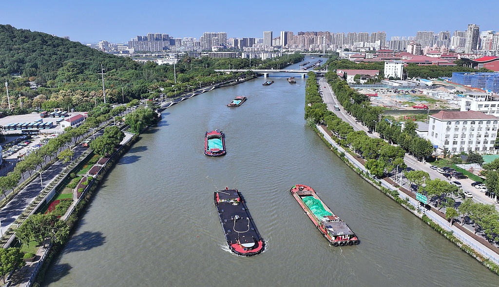 江苏无锡：京杭大运河水运繁忙