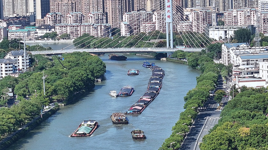 江苏无锡：京杭大运河水运繁忙