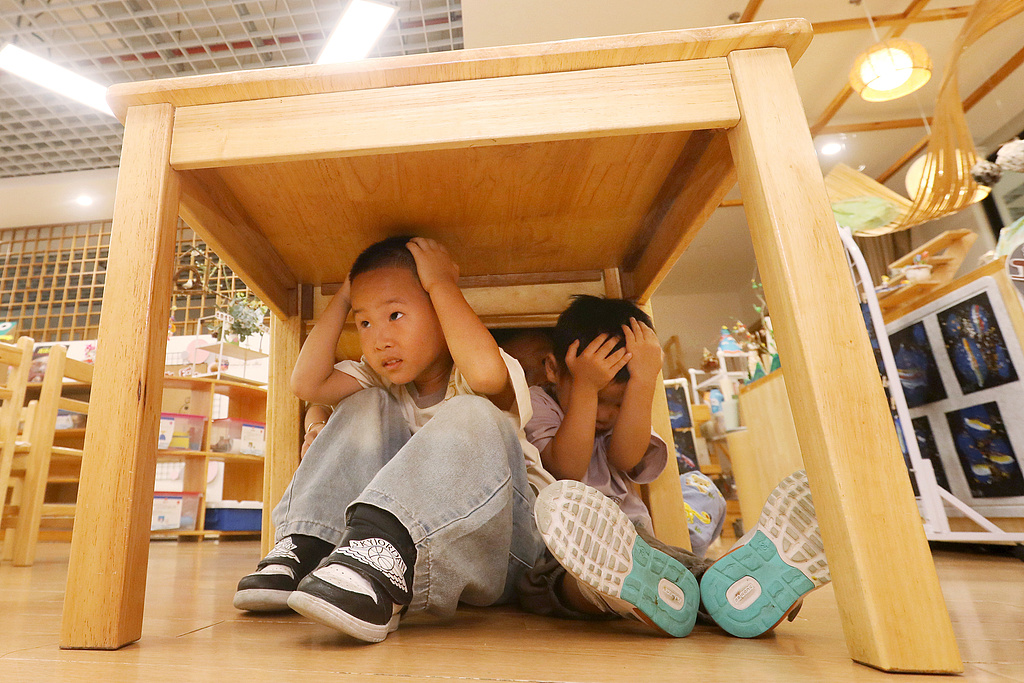 江苏常州：幼儿园小朋友学习防灾减灾知识