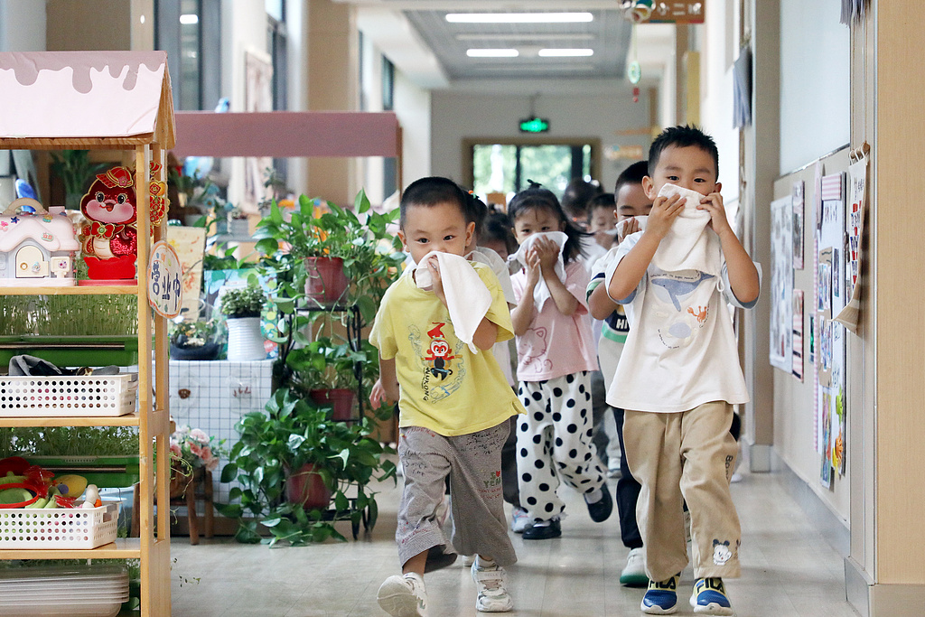 江苏常州：幼儿园小朋友学习防灾减灾知识