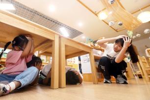 江苏常州：幼儿园小朋友学习防灾减灾知识