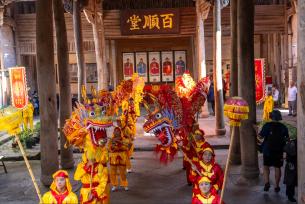 浙江金华：古村多彩民俗活动吸引游客