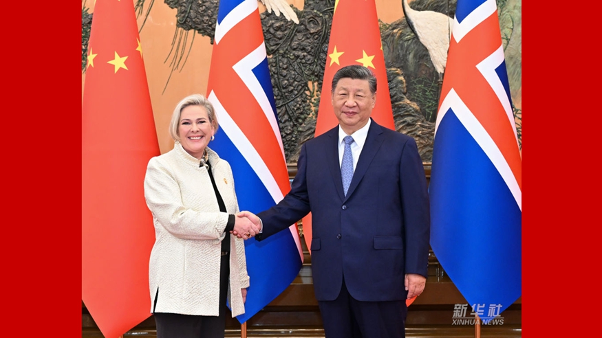 习近平会见冰岛总统托马斯多蒂尔