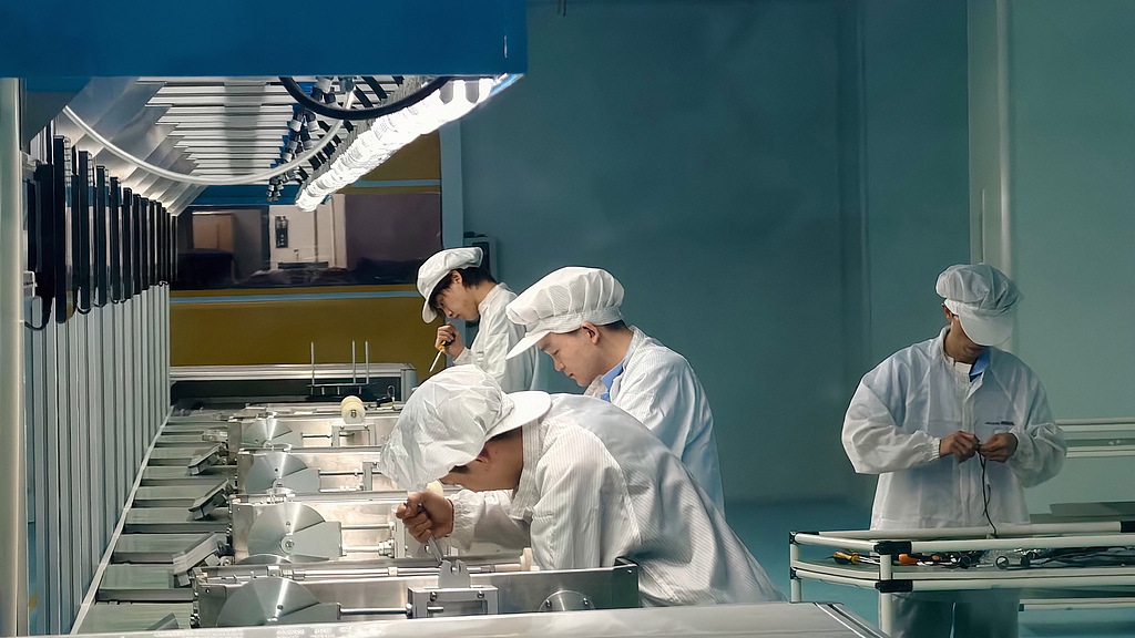 浙江金华：工人智慧工厂赶制订单