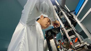 浙江金华：工人智慧工厂赶制订单