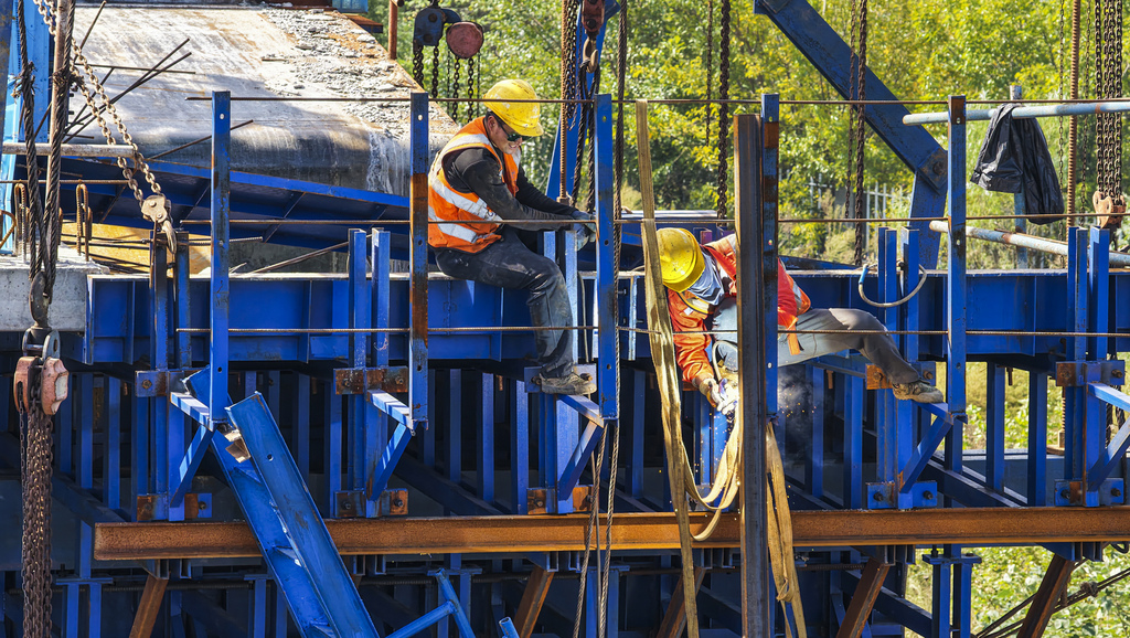 山东枣庄：济枣高铁施工有序推进