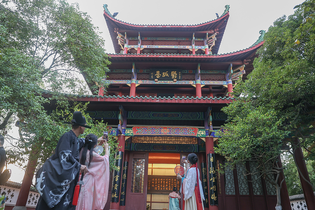 江西赣州:两岸新媒体人感受千年宋城文化魅力