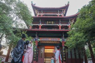 江西赣州:两岸新媒体人感受千年宋城文化魅力