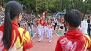 广东广州：十五运会和残特奥会火炬进校园