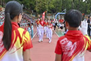 广东广州：十五运会和残特奥会火炬进校园
